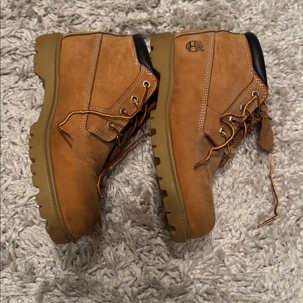 Timberland women’s 10 Tan Leather Boots - Picture 5 of 8